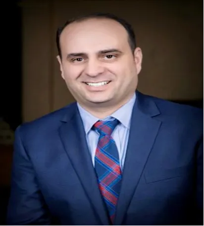 Portrait of Shadi Haddad, Experienced Social Worker, Psychotherapist, Program Coordinator